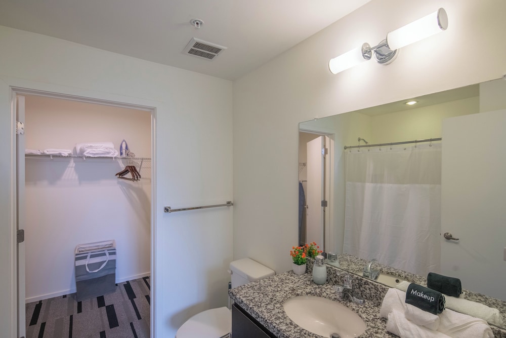 ROVE LIVING/KL - Roosevelt Point