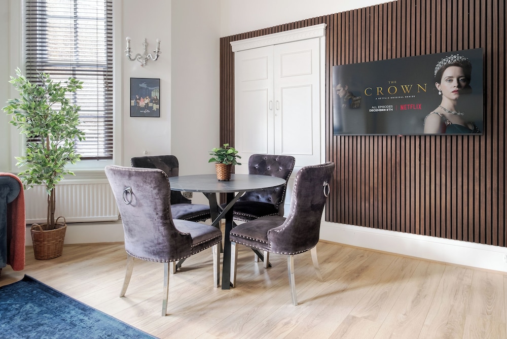 Elegant Mayfair Studio Apartment