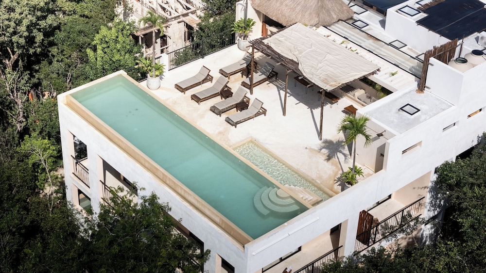 Jungle Resort Suites & Private Pool