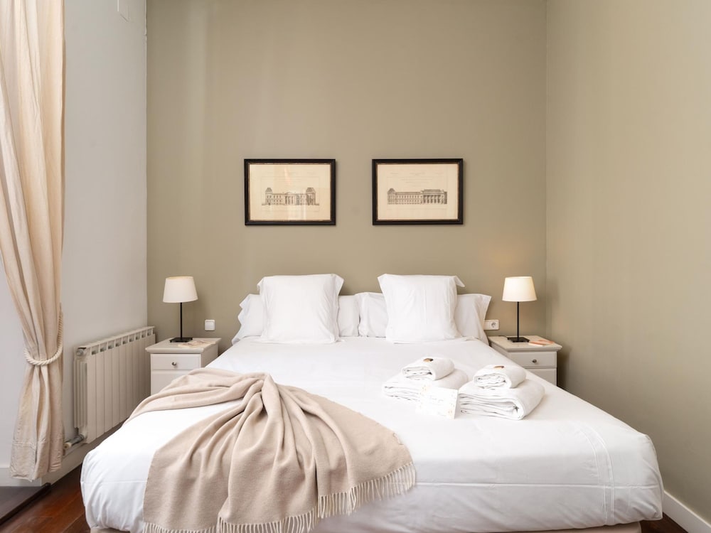 Apartamento de Tres Habitaciones con Terraza 11B