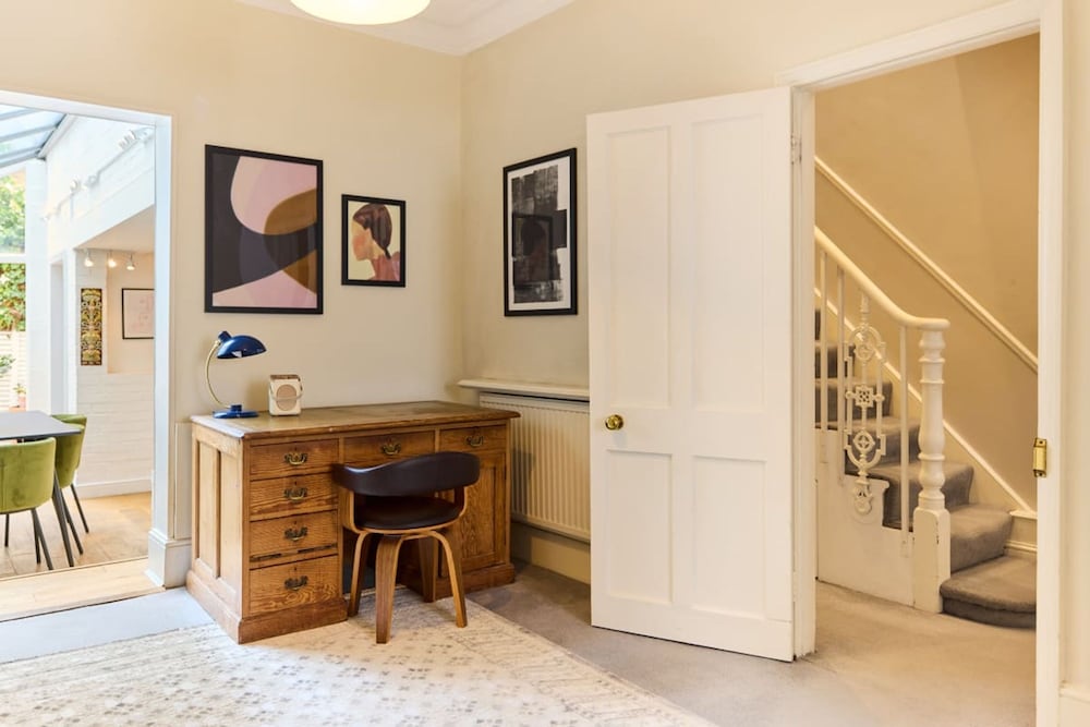 The Fulham Asylum - Modish 2bdr Flat With Patio