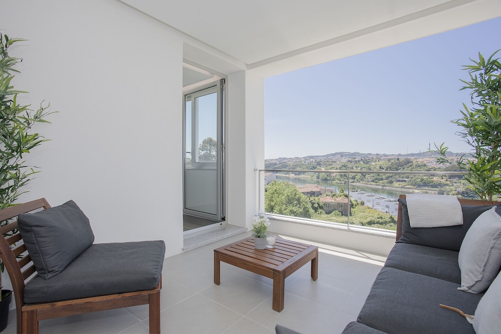 Liiiving- Luxury River View Apartment II view 3