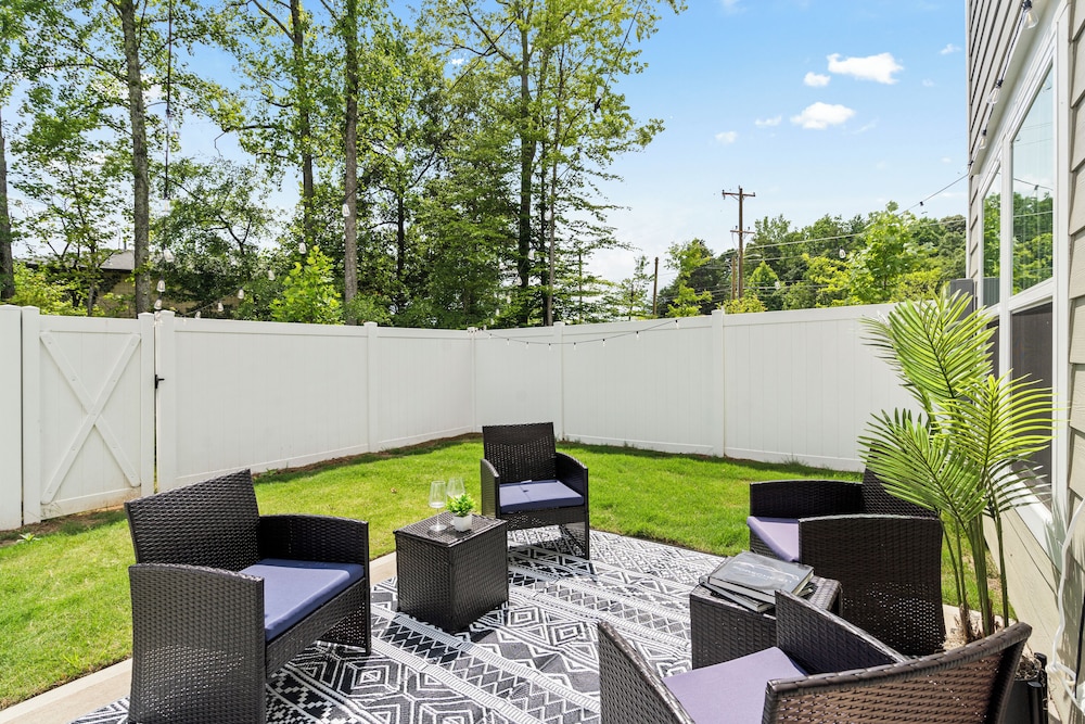 Luxe 3BR Townhouse to Uptown Charlotte