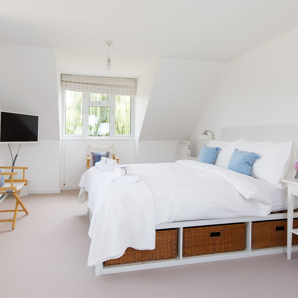 Secluded Rural Retreat Close to Beach - Sleeps 12 view 4