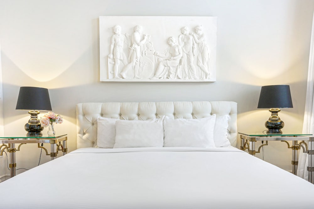 Luxury 4BR With Private Rooftop Deck - Image 5