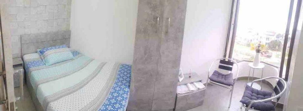 2 Bed Flat - Sleeps 6 - Pets - Pool - Parking view 5