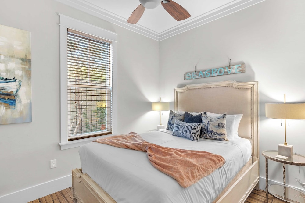 Seagrove Gardens Mins to the Beach, Santa Rosa Retreat w/ Golf Cart, A+ Design