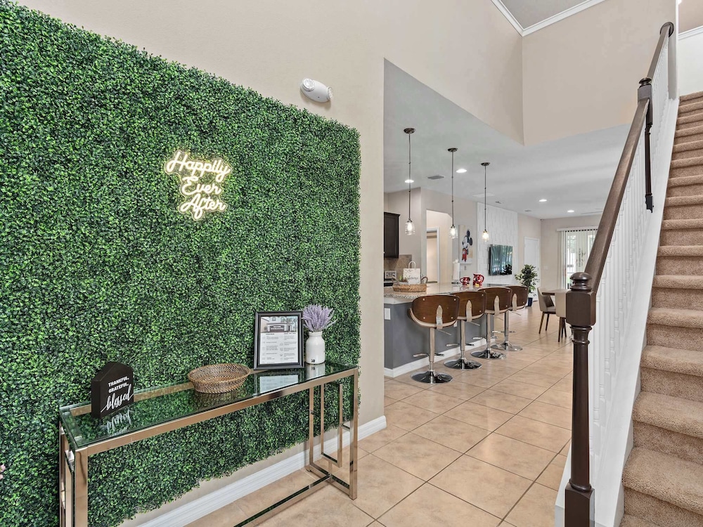Family Fun Retreat Near Disney With Game Room & Themed Bedrooms