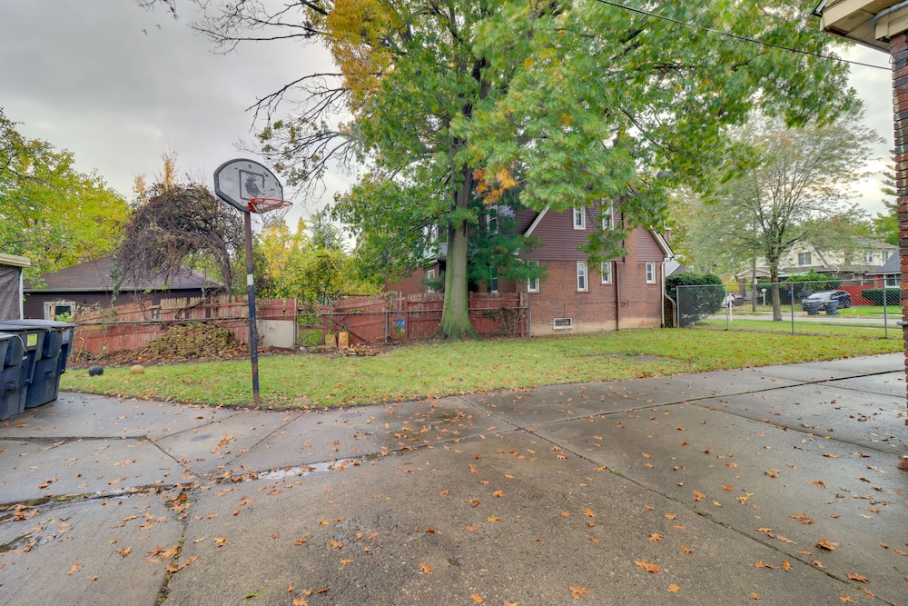 8 Mi to Ford Field: Detroit Getaway w/ Fireplace! view 2