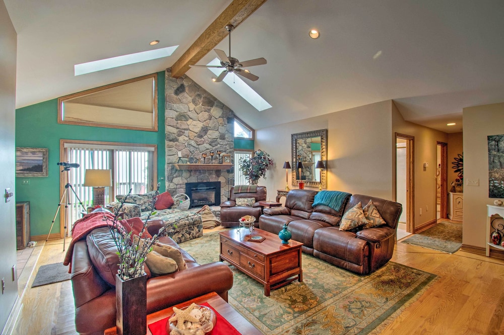 Large Family Home w/ Deck & Yard on Lake Huron