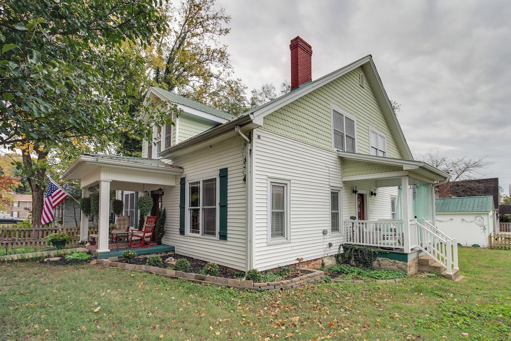 Walk to UT Southern & Dtwn Pulaski: Historic Home