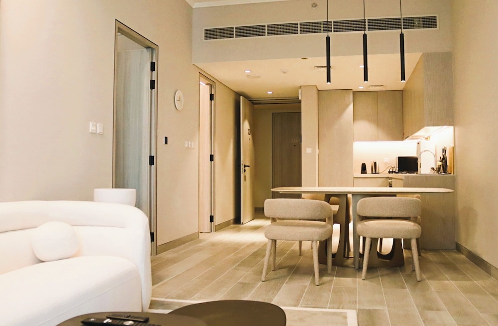 Condor Concept 7 - JVC Holiday Homes