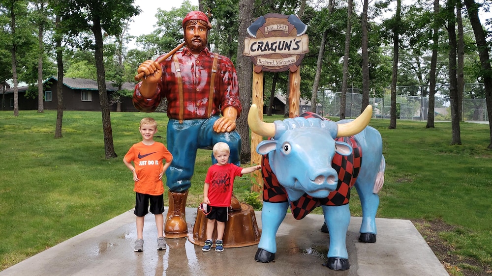 Cragun's Resort & Hotel