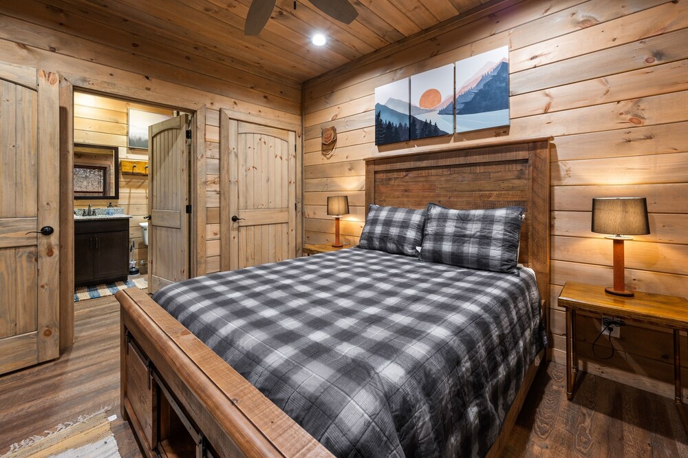 Goodness Gracious 3 Bedroom Cabin by RedAwning - Property Image 36