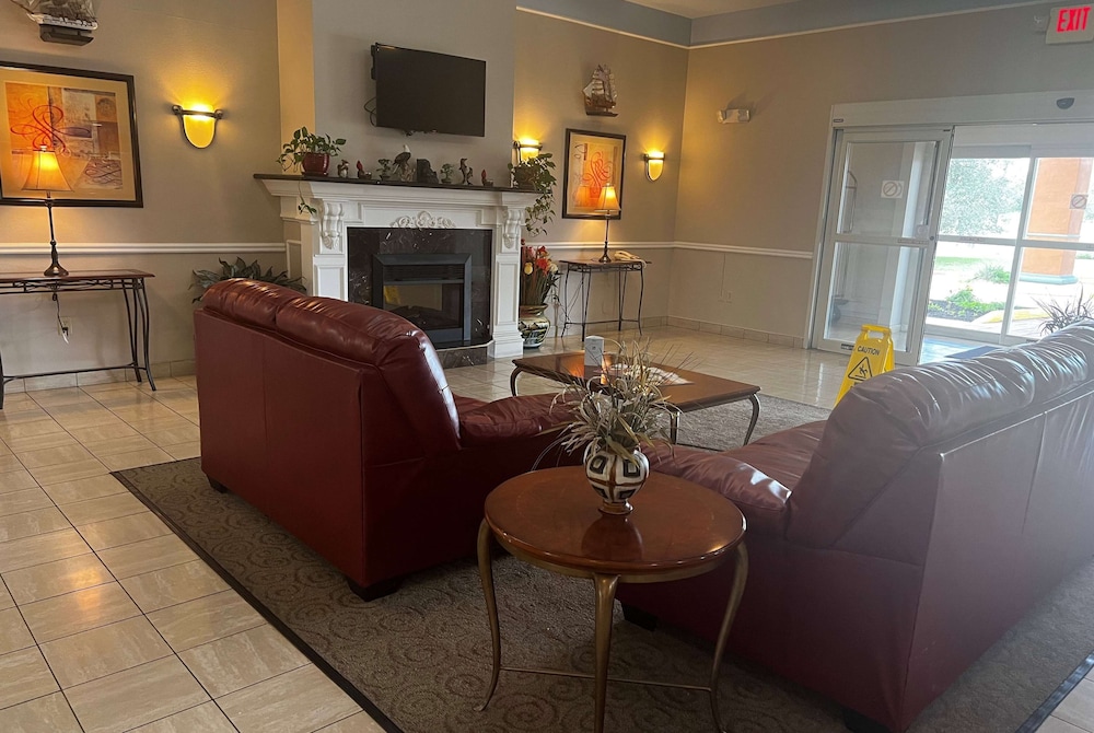 Baymont by Wyndham Brenham view 4