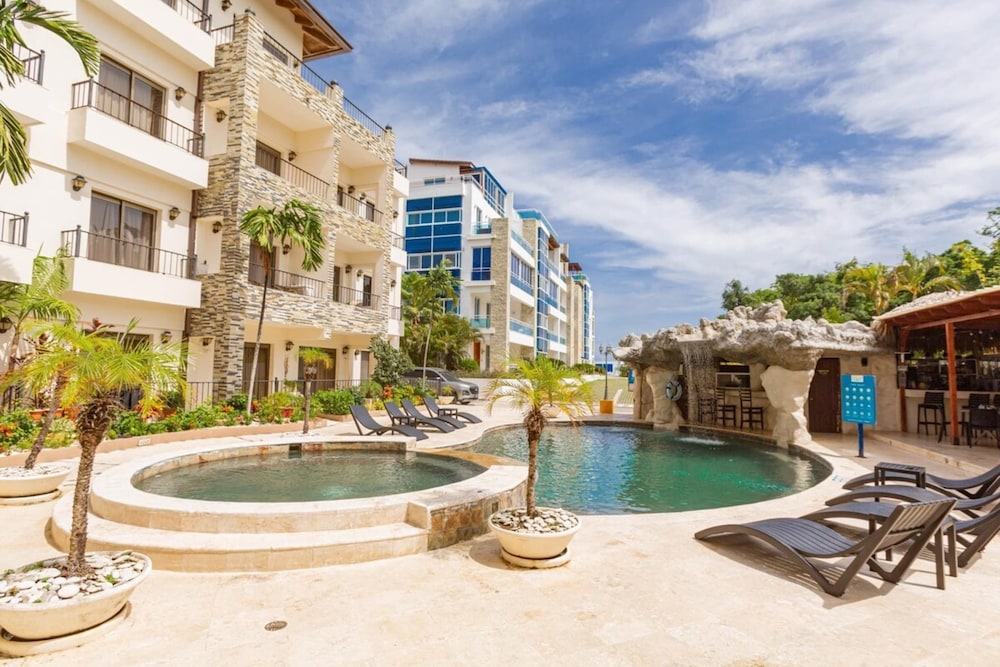 Hotel Grand Laguna Beach Properties by Calisto Stays - Image 1