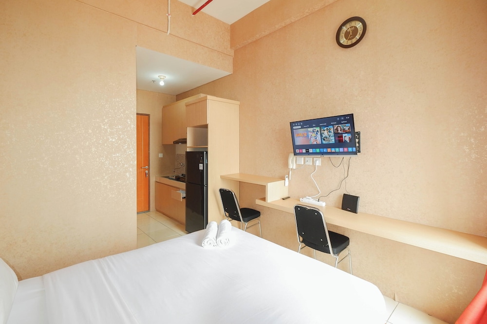 Comfortable And Well Furnished Studio Dave Apartment