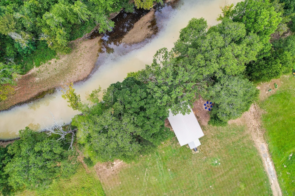 Riverfront Broken Bow Cabin w/ Private Hot Tub! view 4
