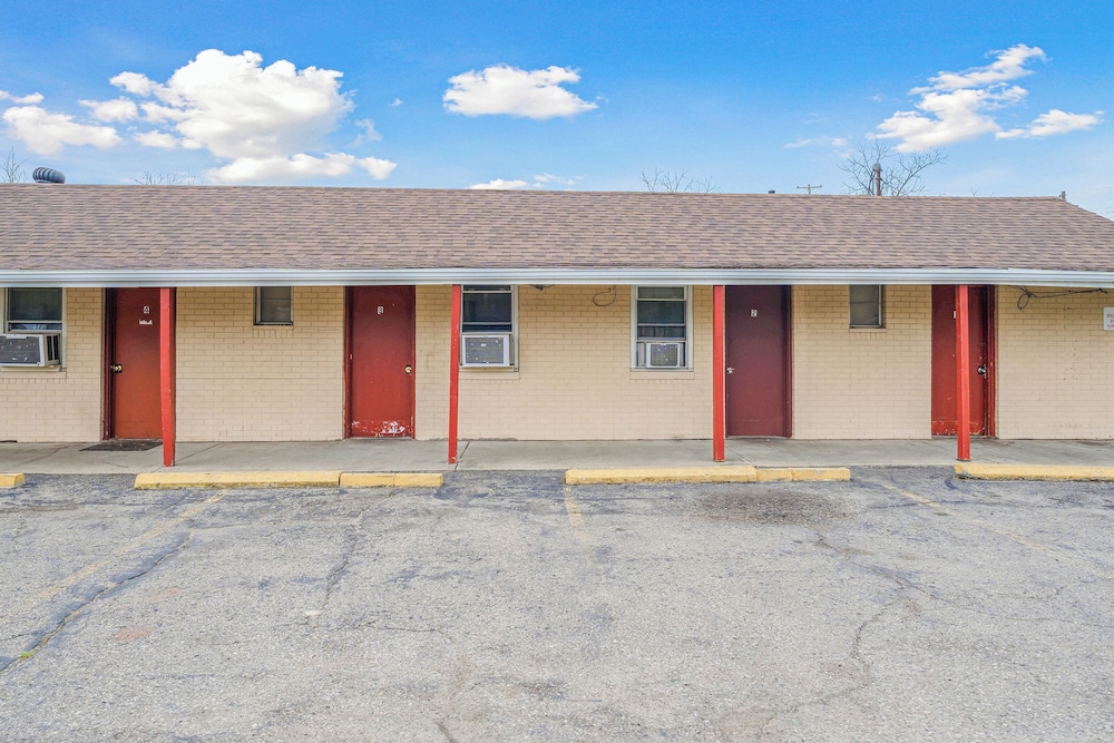 Flint Motel by OYO MI Near I-475