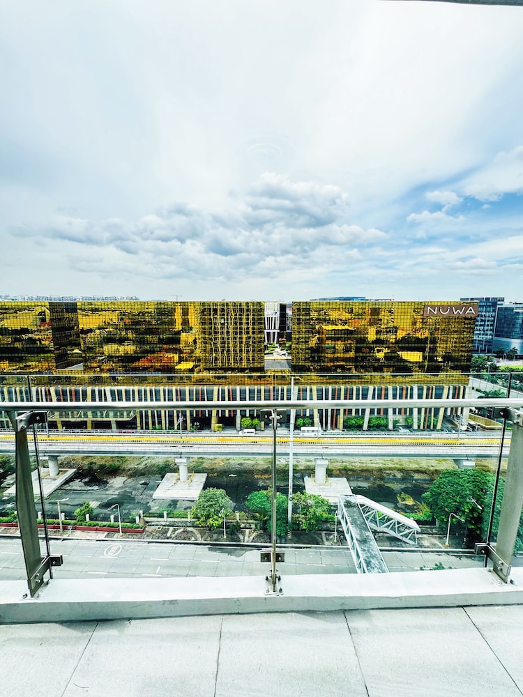 Luxury Penthouse & High-Floor Hotel near City of Dreams, Airport, Okada, and Solaire Casino