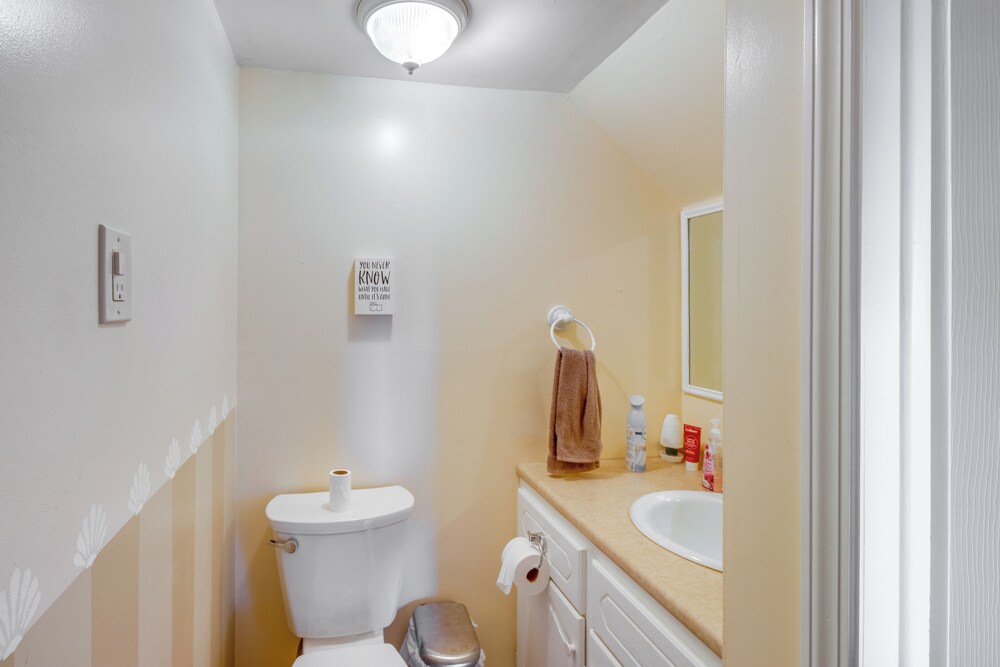 Walk to Brigantine Beach: Condo w/ Furnished Patio