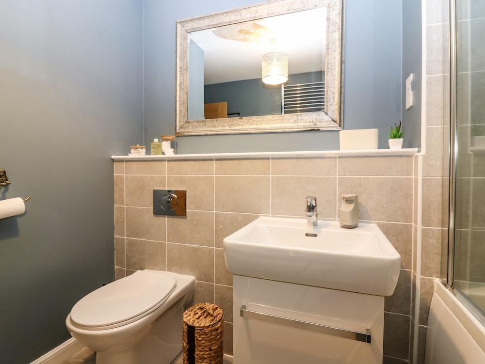 11 Ambleside Court