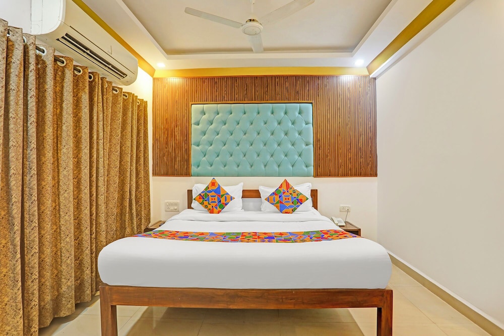 Fabhotel 22 Squares Living Spaces