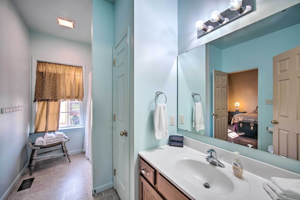 Unique Townhouse in Bavarian-style Neighborhood! - Property Image 14