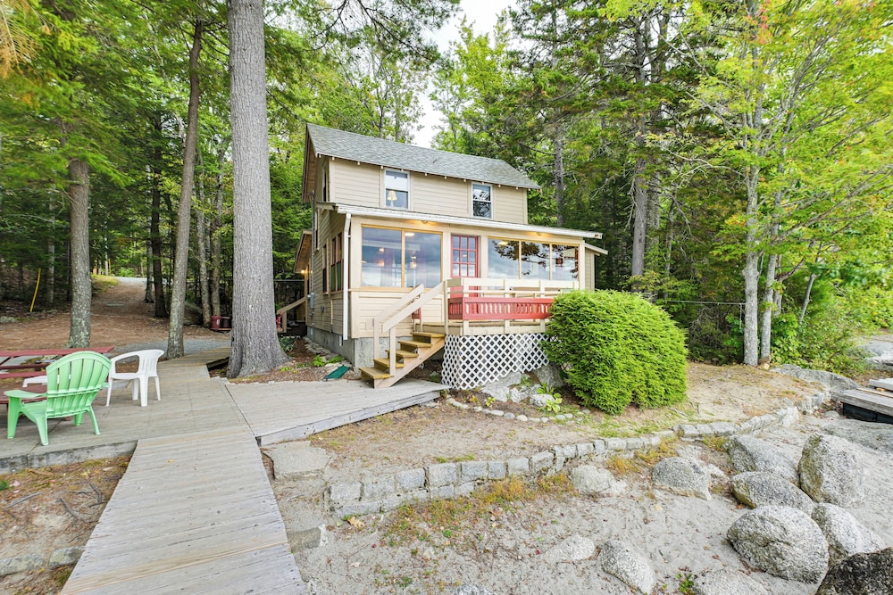 Dock, Beach, Views: Rustic Green Lake Cottage
