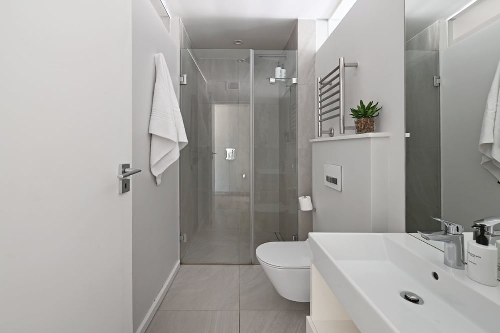 One Bedroom Green Point Spacious