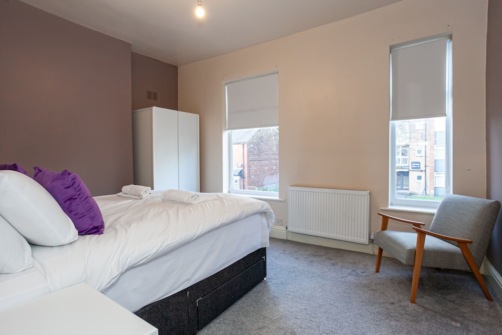 Pillo Rooms - Cosy 2 Bed House in Eccles view 3