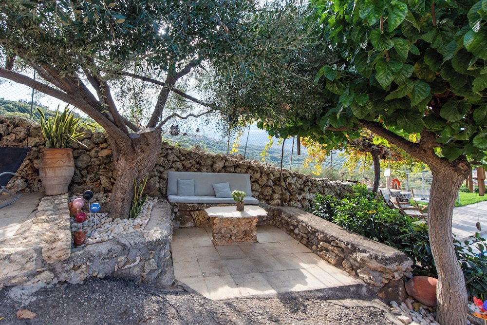 Villa Chloe With Private Pool