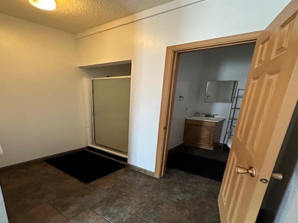 Bobbi's Classic Motel