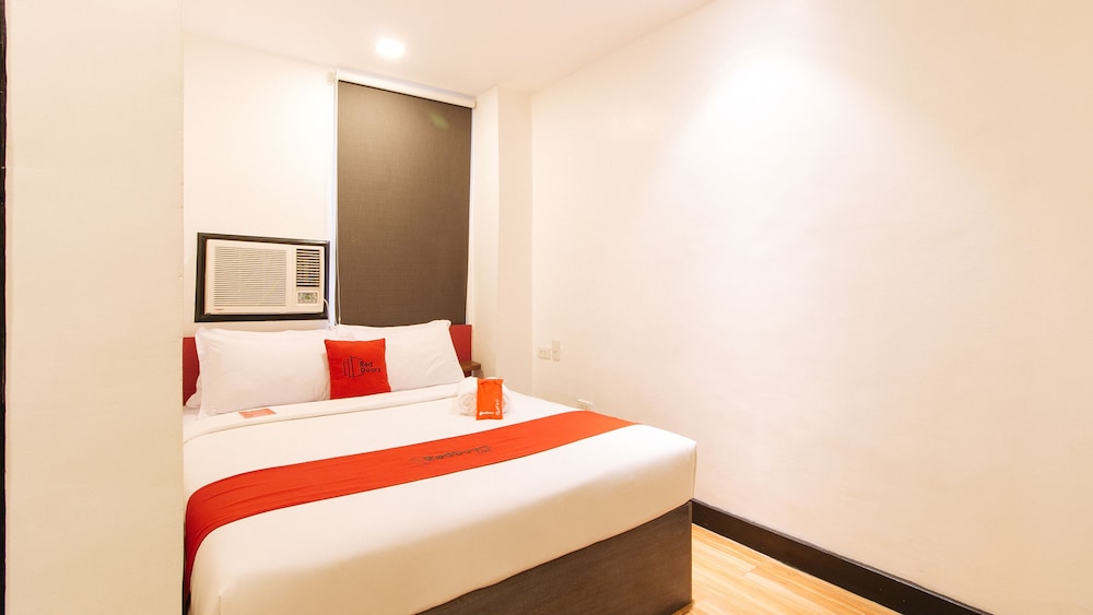 RedDoorz Plus Near Bamboo Organ Las Piñas view 2