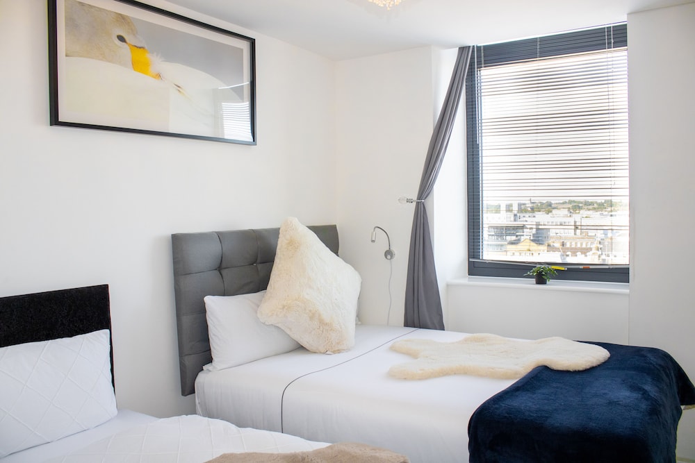 2 Bedroom Central Apartment With Parking view 3
