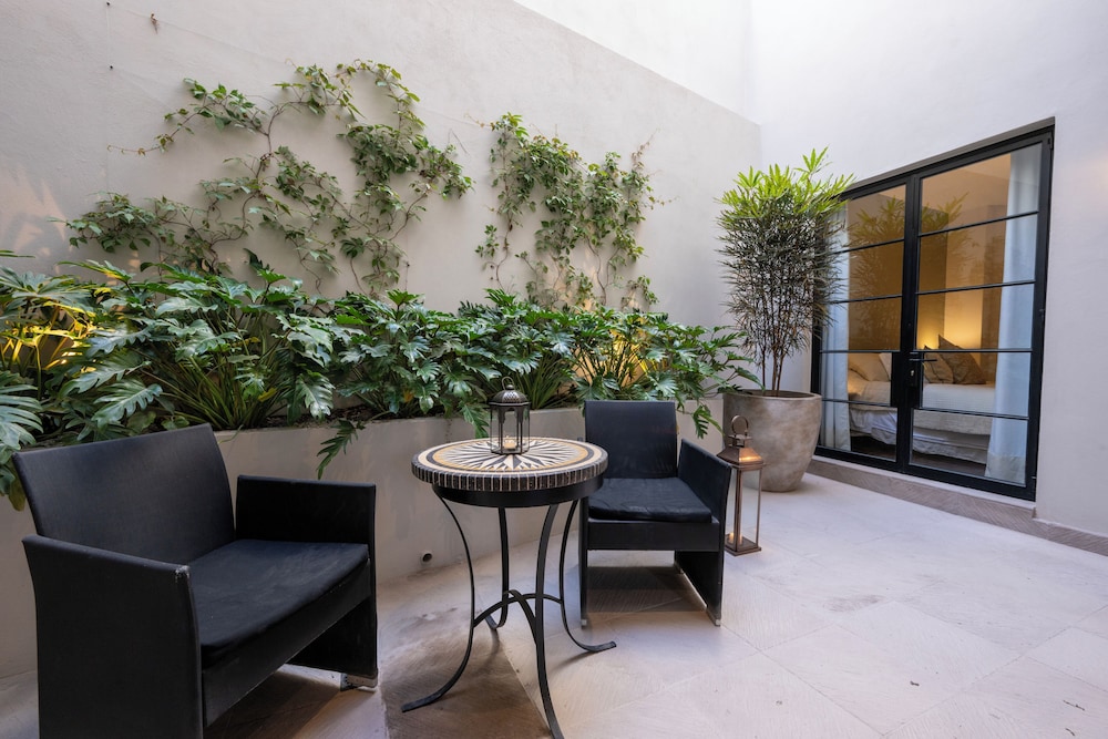 Luxury condos I Parroquia View & Rooftop Jacuzzi I Paseo del Centro Condominio Boutique