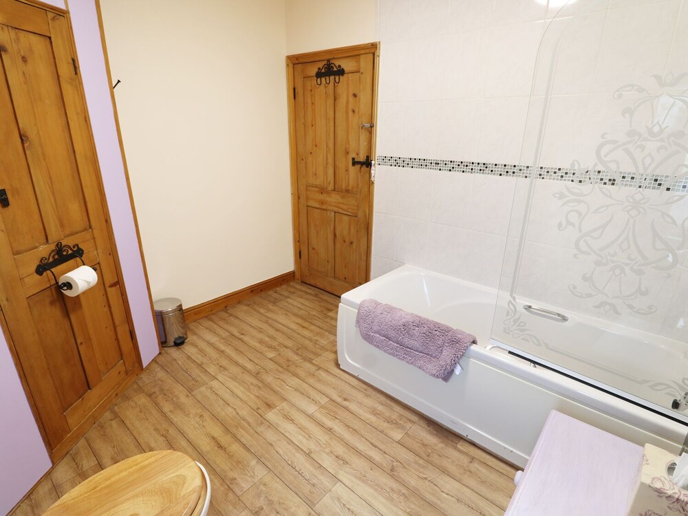 Chippers Cottage view 4