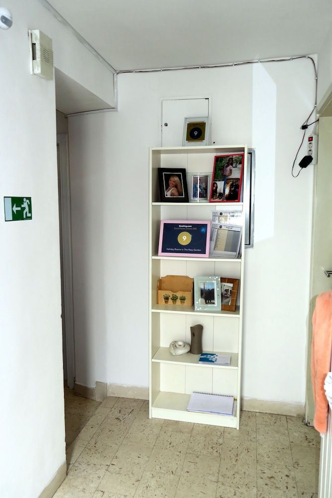 Holiday Rooms & Apartments - Rosy Garden view 2