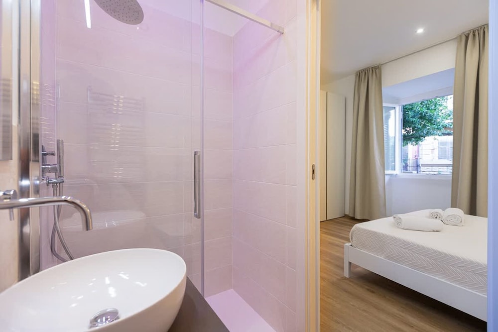 Colosseum Holidays - Three-bedroom Apartment