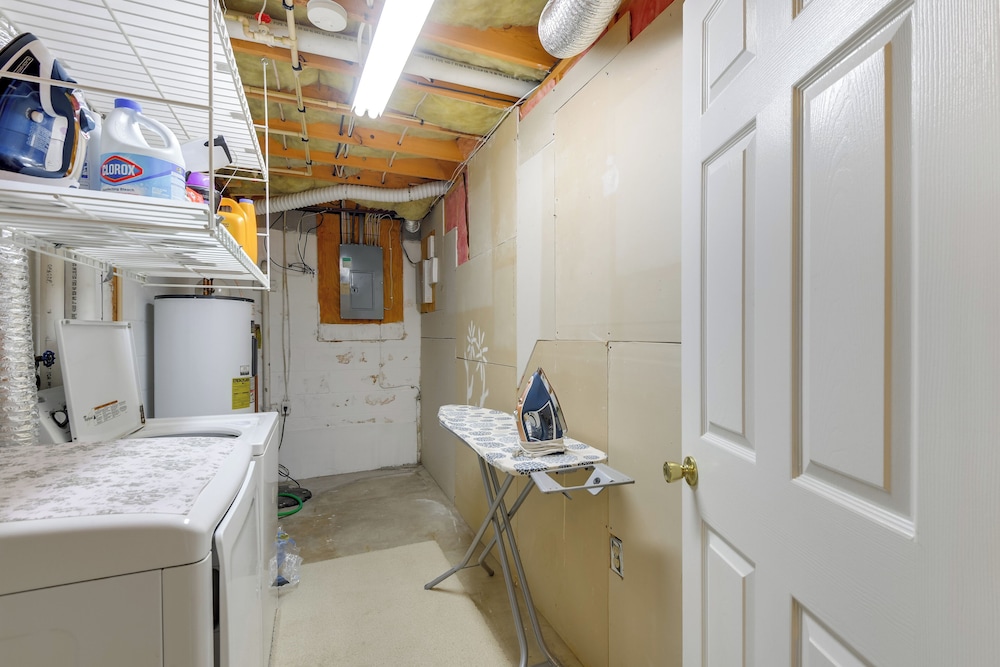 Cozy Apt in DC Suburbs: 4 Mi to Main St Laurel