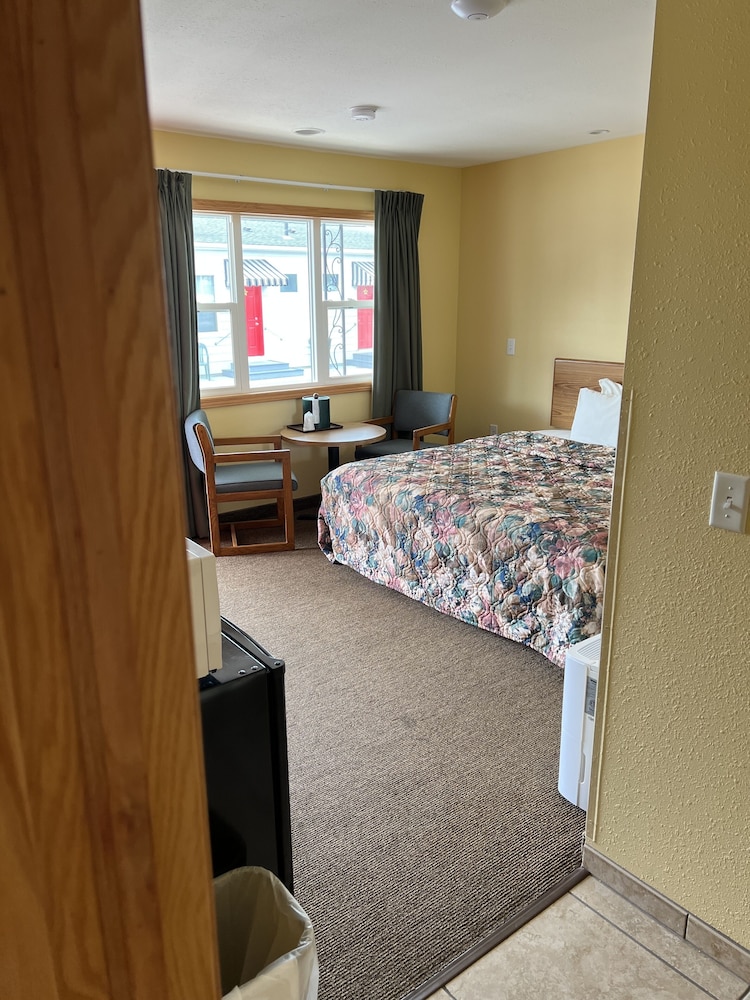 All Star Inn & Suites
