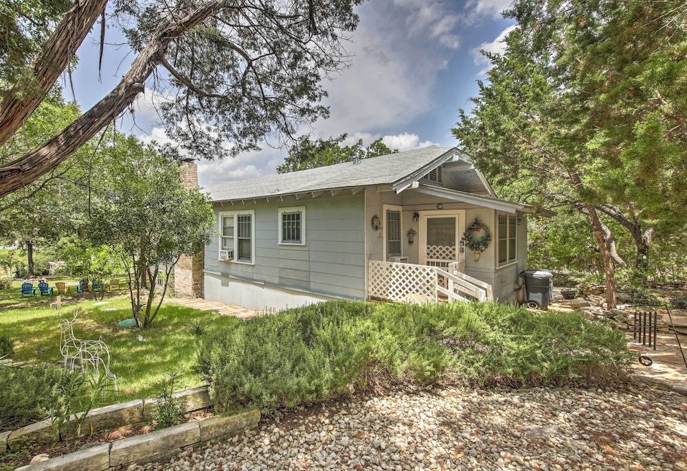Charming Canyon Lake Cottage w/ Pool BBQ Pit! - Property Image 19