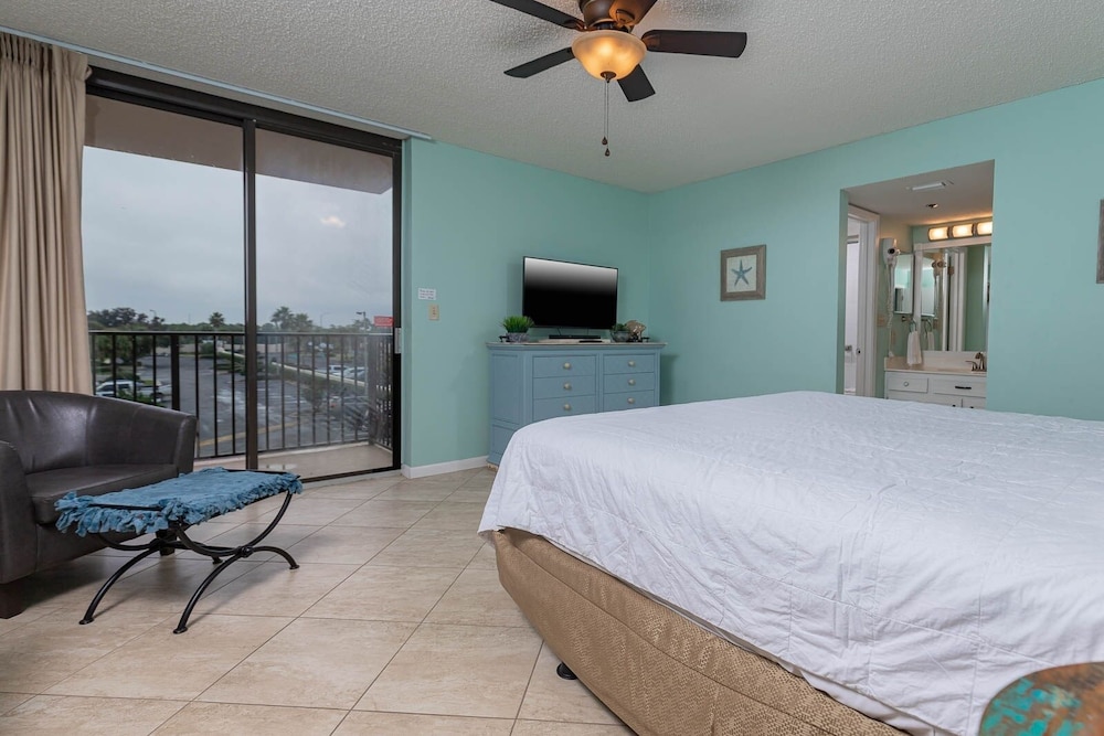Phoenix East 211 3 Bedroom Condo