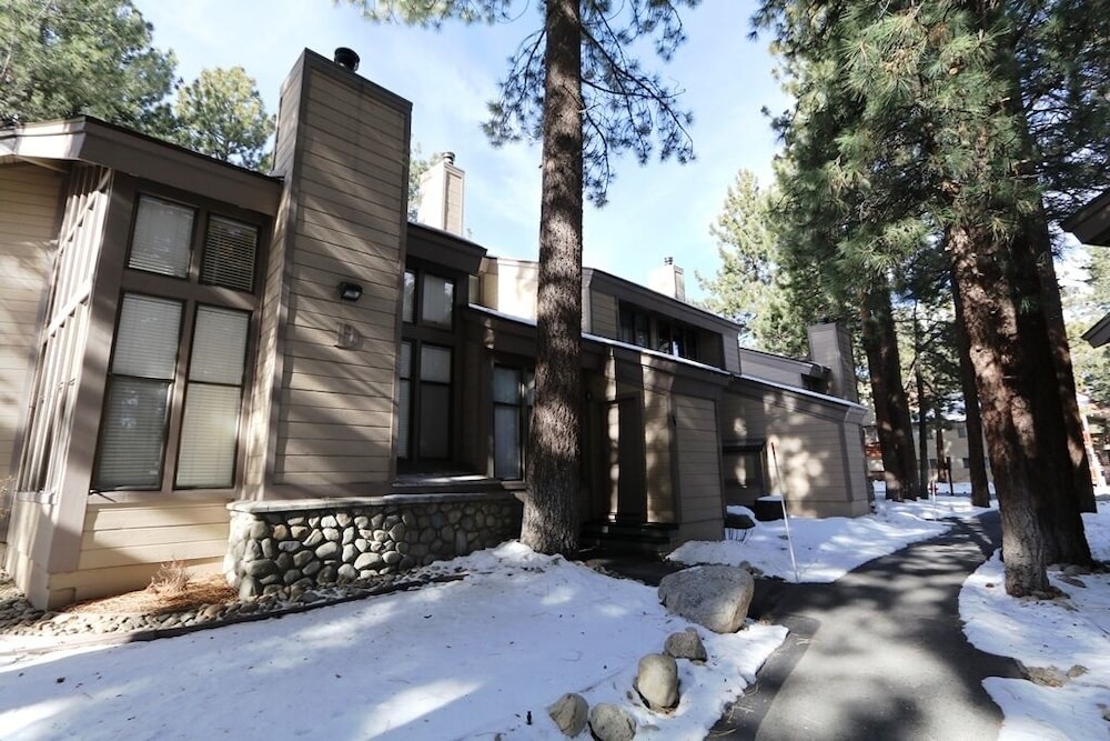 St. Moritz 34 Cozy Centrally Located Condo With Great Complex Amenities by RedAwning