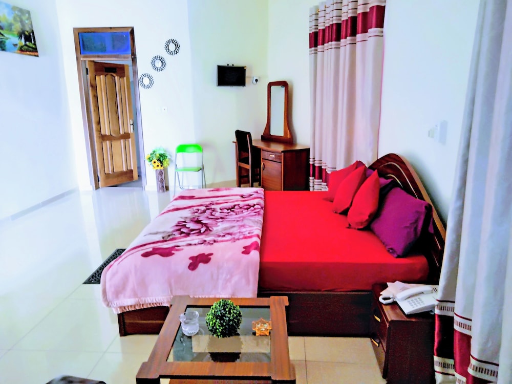 Renajoe Exclusive Centre view 4