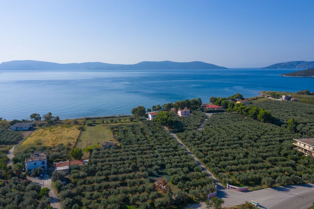 Makis Inn Resort