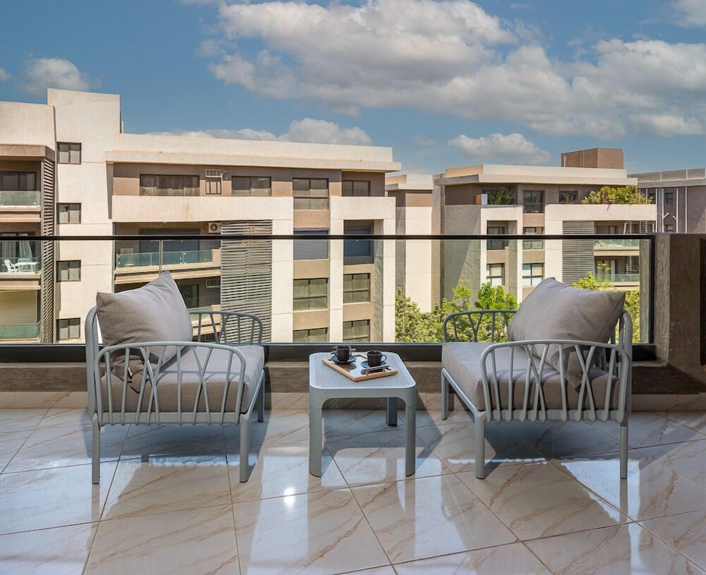 Madinaty Modern 3BR with Garden Views