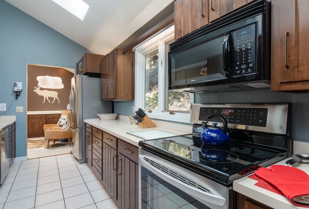 Cedar Upper Luxury Vacation At Windcliff 3 Bedroom Home by RedAwning - Property Image 28