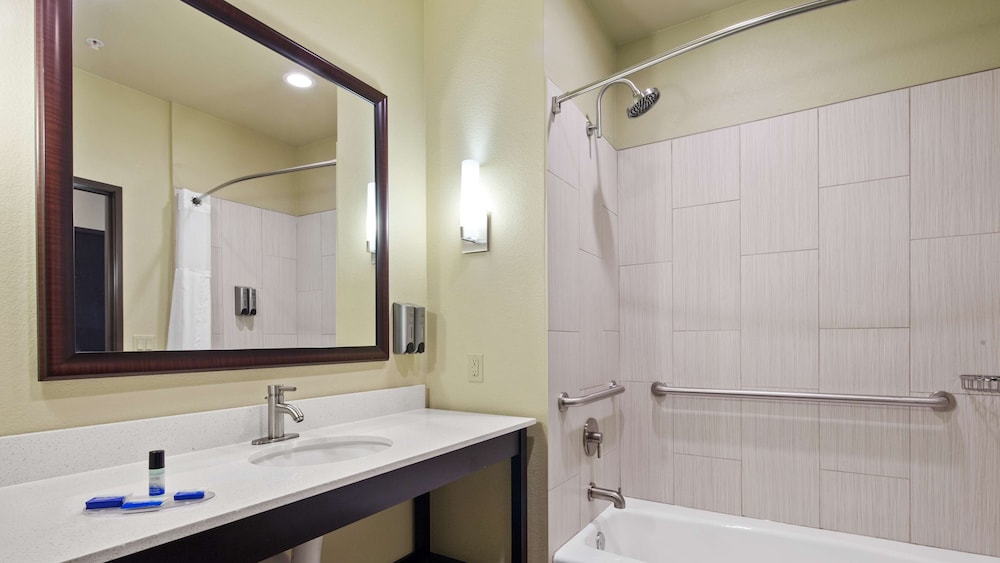 Best Western Lindsay Inn & Suites