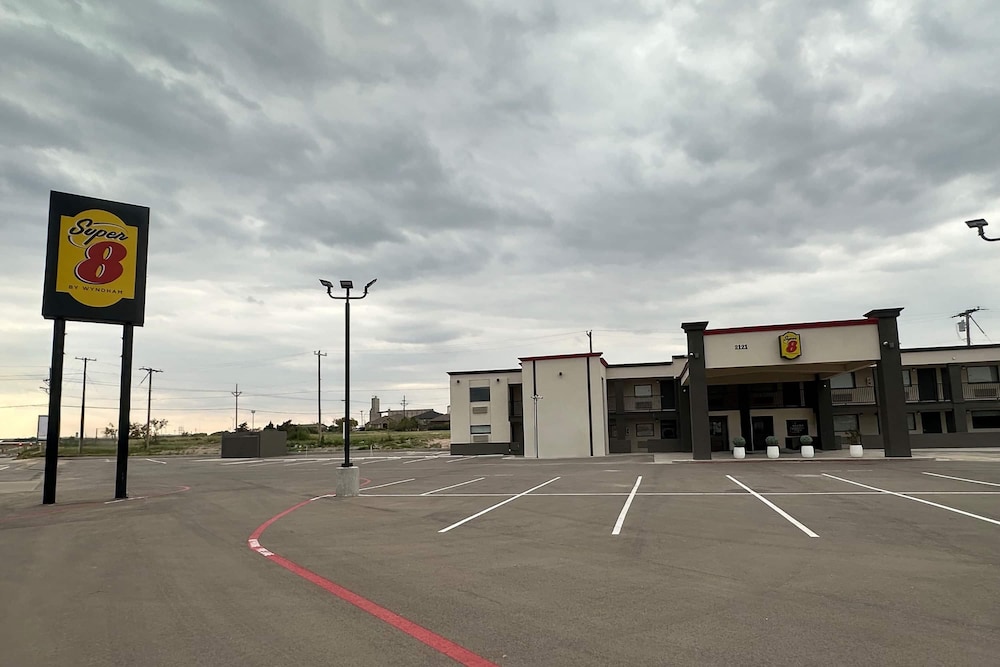 Super 8 BY Wyndham Lubbock Airport